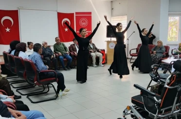 Bilecik huzurevinde Kafkas halk oyunlarıyla renkli anlar yaşandı 