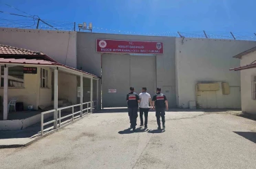 Bilecik’te 17 yıl 49 ay 37 gün hapis cezası bulunan şahıs kaçmaya çalıştığı sırada yakalandı 