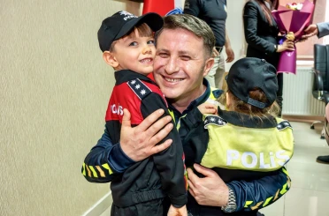 Bilecik’te anaokulu öğrencilerinden polislere 181’inci yıl sürprizi 