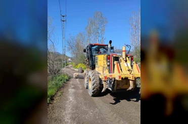 Bilecik’te arazi yollarında greyderle düzenleme çalışması 