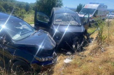 Bilecik’te iki otomobil kafa kafaya çarpıştı: 2 yaralı 