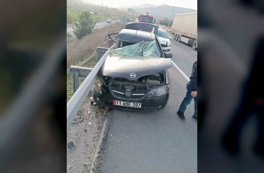 Bilecik’te kontrolden çıkan otomobil bariyerlere çarptı: 1 yaralı 
