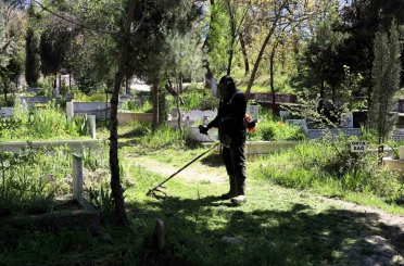Bilecik’te mezarlıklarda bakım çalışması 