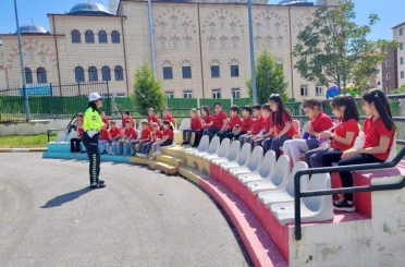 Bilecik’te öğrencilere trafik eğitimi verildi 