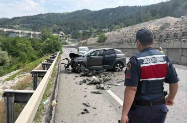Bilecik’te otomobil tıra arkadan çarptı: 2 yaralı 