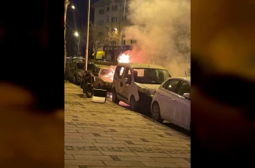 Bilecik’te park halindeki otomobil alev alev yandı 