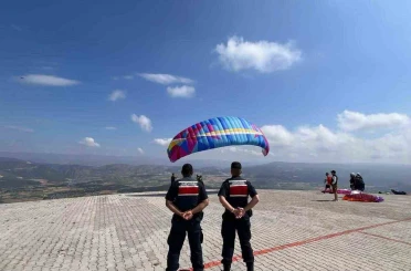 Bilecik’te yamaç paraşütü etkinliği 