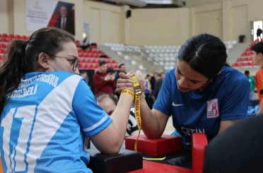 Bilek güreşinde ödüller sahiplerini buldu 