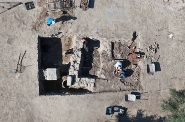 Bin 500 yıllık dibek ve bin 300 yıllık depo küpleri bulundu 