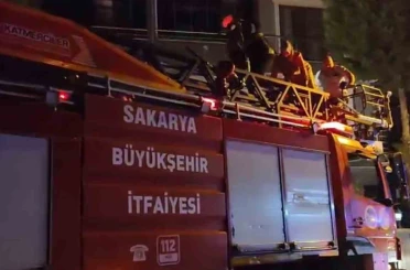 Binaya girip bebek arabalarını yakan şüpheli yakalandı 