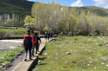 Bingöl’de kayıp emekli öğretmeni 229 personel arıyor 