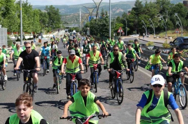 Bingöl’de onlarca kişi sağlıklı yaşam için pedal çevirdi 