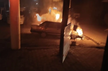 Bingöl’de park halindeki araç alevlere teslim oldu 