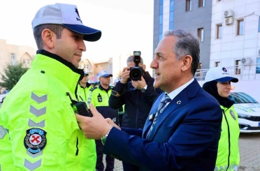 Bingöl’de trafik ekiplerine yüz tanıma sistemine sahip 90 yaka kamerası tahsis edildi 