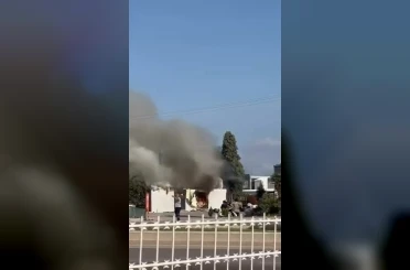 Bir anda patlayan trafo paniğe sebep oldu 