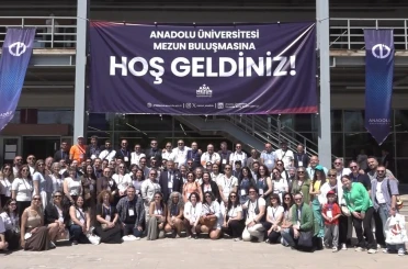 Bir araya gelen Anadolu Üniversitesi mezunları hasret giderdi 