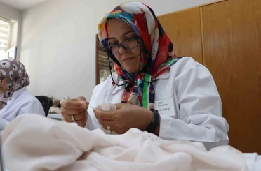Bir iğne ve bir iplikle kültür mirasını geleceğe taşıyorlar 