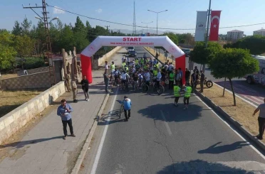 Bisiklet tutkunları Malazgirt’ten Ahlat’a tarihi rota için yollara düştü 