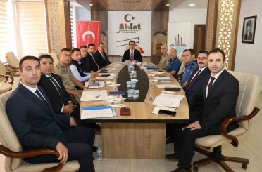 Bitlis’te Ahlat Şenlikleri öncesi güvenlik ve asayiş toplantısı düzenlendi 