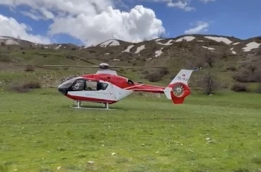 Bitlis’te kayalıklardan düşen genç için helikopter ambulans havalandı 