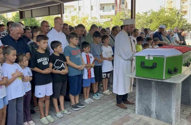 Böcek ilacından zehirlenerek öldüğü iddia edilen Yusuf Talha son yolculuğuna uğurlandı 