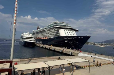 Bodrum Limanı’na aynı gün iki kruvaziyer: "2 bin 583 turist geldi" 