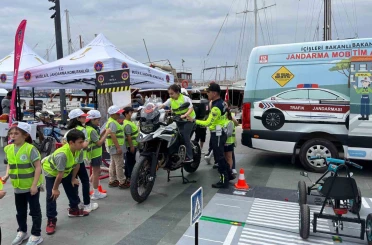 Bodrum’da öğrenci ve vatandaşlara trafik eğitimi verildi 