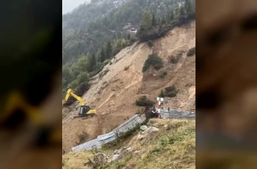 Boğaz Yaylası yolunda iş makineleri heyelanlarla mücadele ediyor 