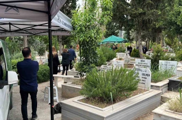 Boğazına çilek kaçarak hayatını kaybeden minik Mustafa Mersin’de toprağa verildi 