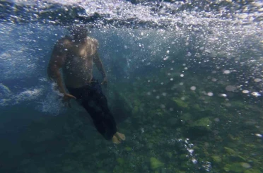 Boğulma tehlikei geçiren çocuğu balık tutan vatandaş kurtardı 