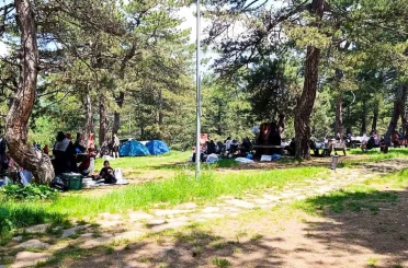 Bölgenin gözde tabiat parkı ziyaretçi akınına uğruyor 