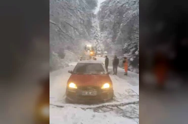 Bolu-Kıbrıscık yolunda mayıs ayında kar esareti 
