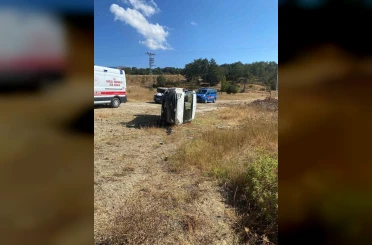 Bolu-Mudurnu yolunda virajı alamayan araç yan yattı: 2 yaralı 