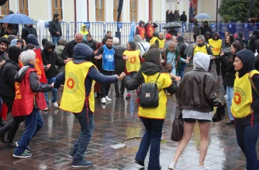 Bolu’da 1 Mayıs yağmur altında halaylarla kutlandı 
