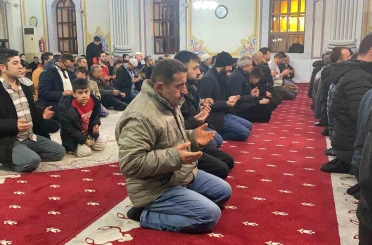 Bolu’da Berat Kandili’nde camiler doldu taştı 