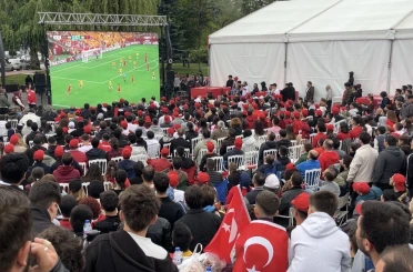 Bolu’da ’Dünya Kupası’ coşkusu sokağa taştı: Anıtpark’ta tarihi heyecan 
