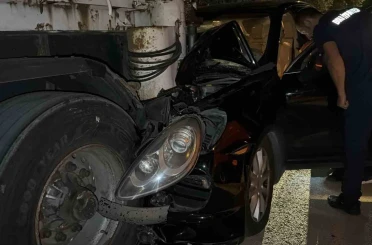 Bolu’da lüks SUV park halindeki tıra çarptı: 1 yaralı 