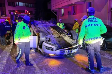 Bolu’da park halindeki araçlara çarpıp takla attı: Sürücü alkolmetreye üfleyemedi 