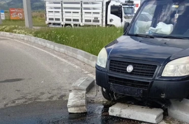 Bolu’da refüje çıkan hafif ticari aracın sürücüsü yaralandı 