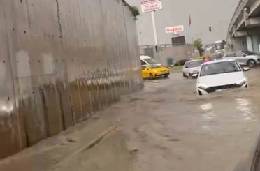 Bolu’da sağanak ve dolu sonrası iş yerlerini su bastı 