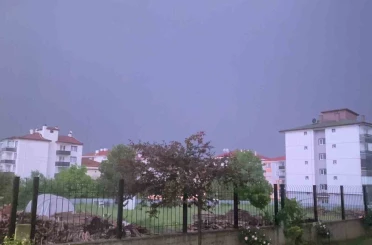 Bolu’da şimşekler geceyi aydınlattı 