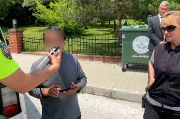 Bolu’da yokuşta geri kayan araç aynı otomobile 3 kez çarptı 