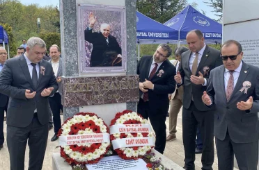 ‘Bolu’nun Babası’ İzzet Baysal mezarı başında dualarla anıldı 