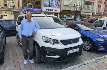 Borçka’da sel felaketinde mahsur kalan aracını 20 gün sonra vinç yardımıyla kurtardı 