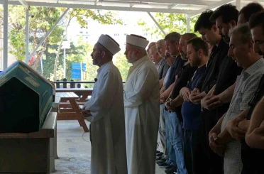 Bostancı’da 5. kattan düşerek hayatını kaybeden genç kız son yolculuğuna uğurlandı 