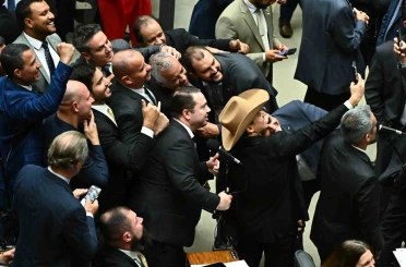 Brezilya’da darbe teşebbüsü suçundan hapis yatan Bolsonaro’nun ceza süresini düşüren tasarı onaylandı 