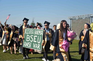 BŞEÜ’de mezuniyet coşkusu 