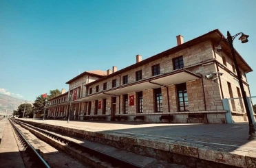 Bu gara ilk tren 1938 yılında ulaştı 