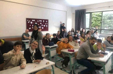 Bu okulda veliler çocuklarıyla sınava girdi... 