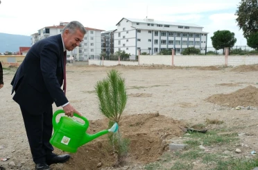 Buharkent’te ’Geleceğe Nefes Olacak’ fidanlar toprakla buluştu 